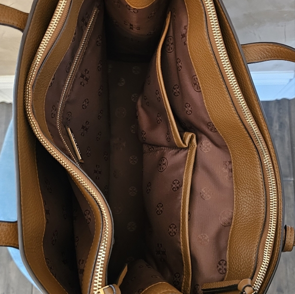 👍Tory Burch Thea shoulder tote in color moose, pebble leather and gold hardware - Picture 7 of 12